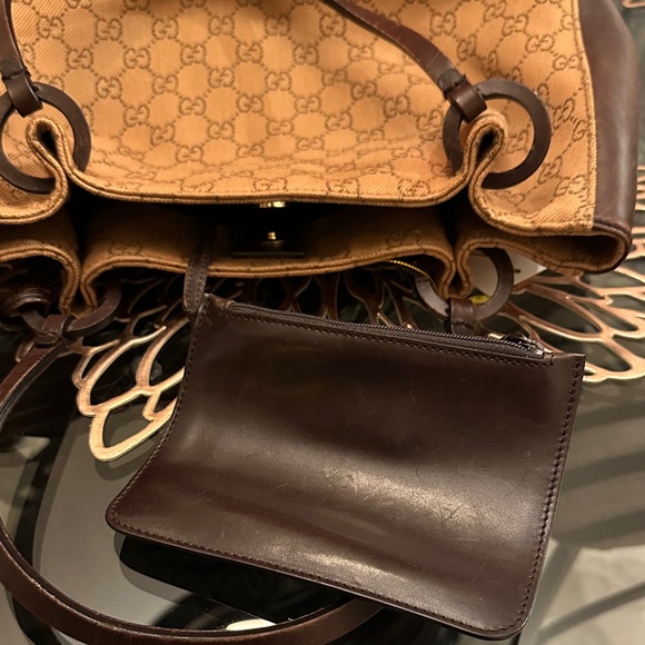 Gucci Signature Tan and Brown Messenger Bag - Picture 2 of 15